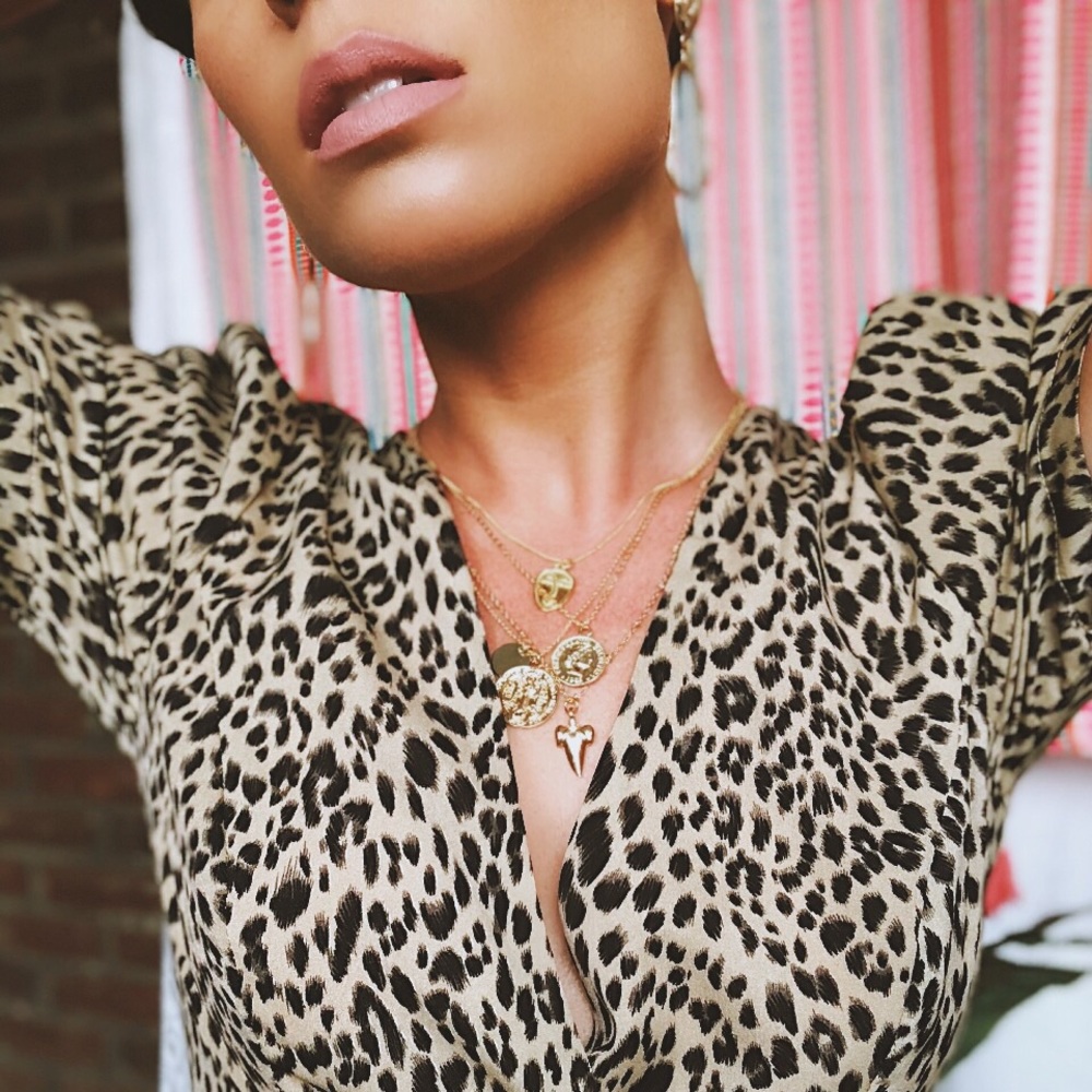 🆕Varley Delicate Double Gold Coin Necklace - Picture 2 of 7